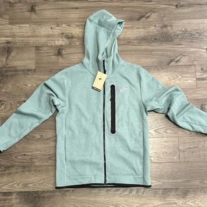 Nike Tech Sportswear